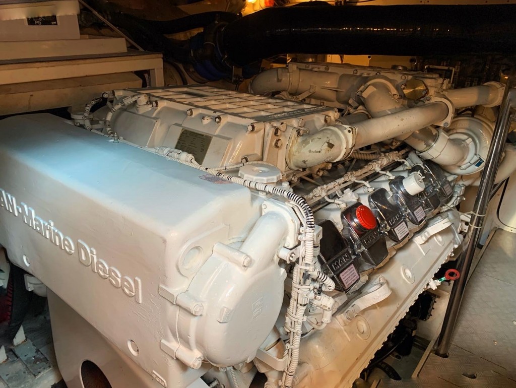 Man V-12 1550 hp